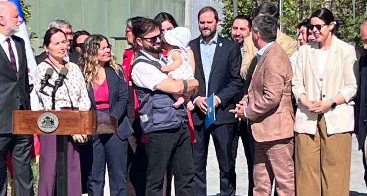 Con Boric junto a su hija: inauguran la esperada remodelación de la Plaza Baquedano