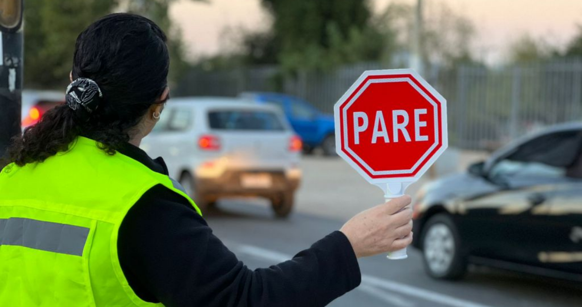 Con estrategia “Un beso y chao”: municipio de Colina activa plan “anti tacos” ante regreso a clases