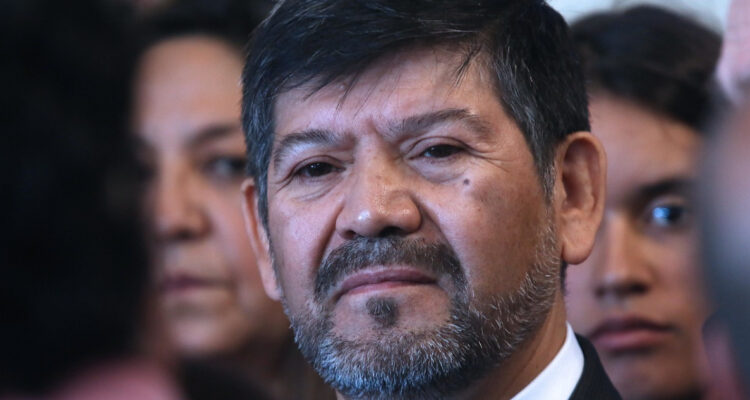 Ediles afirman que Desbordes recontrató a asesor excluido en Min. Mujer por acusación de acoso laboral