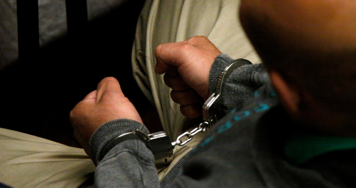 Condenan a colombiano que roció alcohol y prendió fuego a su conviviente en Punta Arenas