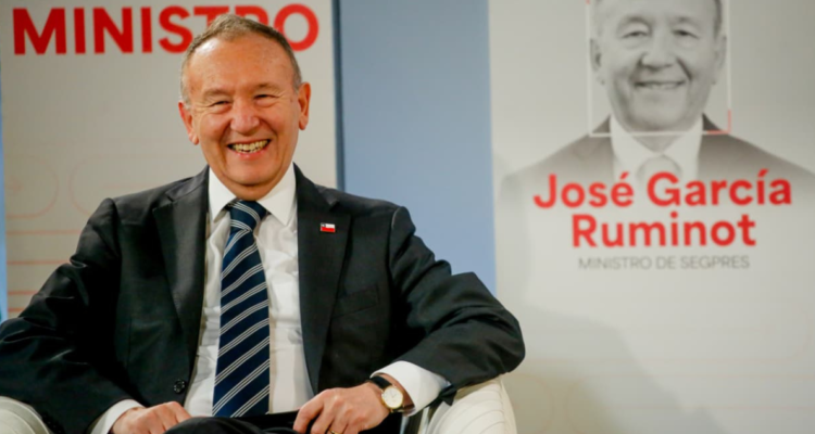 Ministro José García Ruminot en Icare