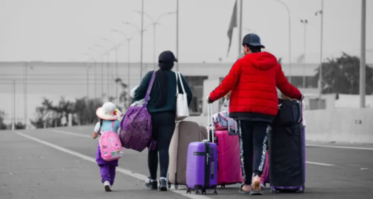 Evalúan financiar expulsiones con fondos previsionales de migrantes que ingresaron de forma irregular