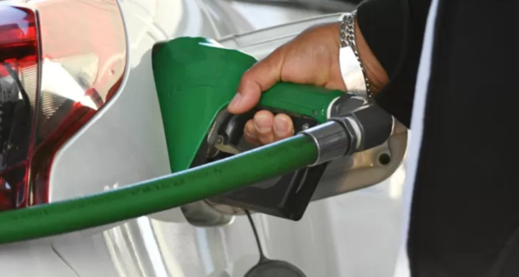 Preocupación en Rapa Nui y Juan Fernández por "bencinazo": Advierten alza del costo de la vida