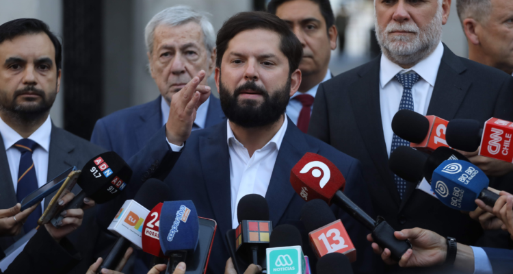 Cable Chino: UDI acusa a Gobierno de "ajustar su versión a medida que se conocían nuevos antecedentes"