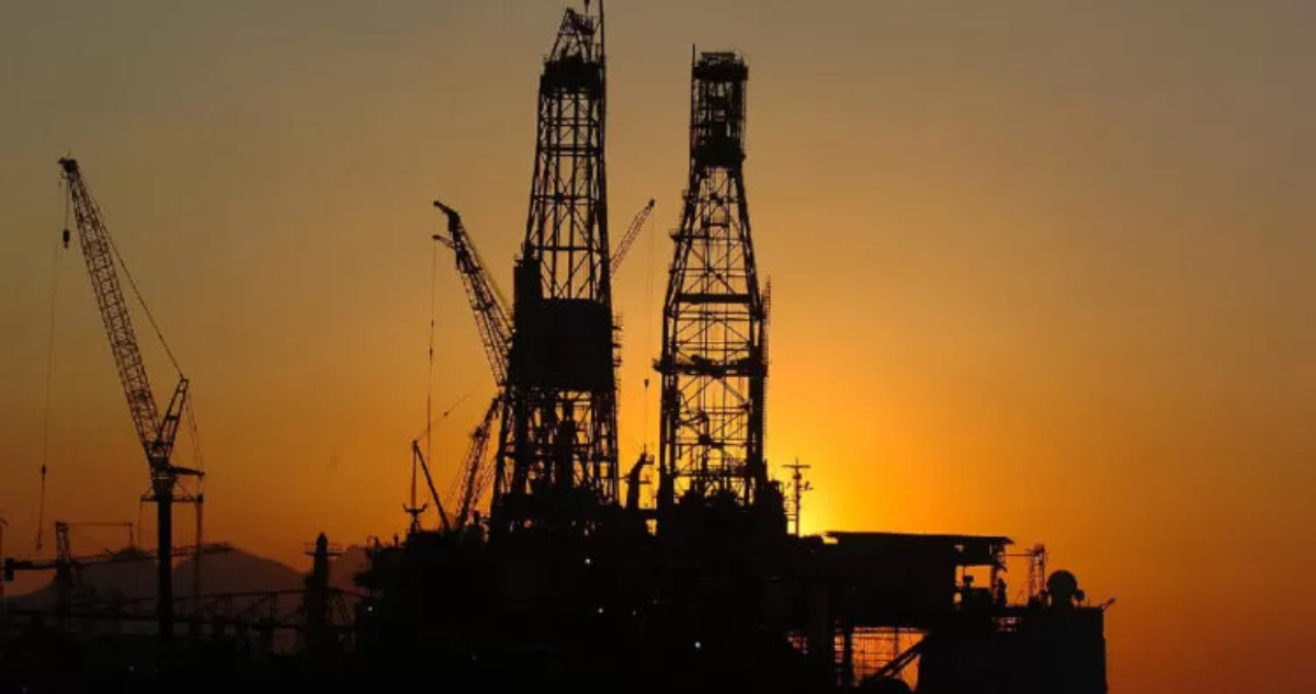 Foto de contexto de infraestructura relacionada con petróleo.