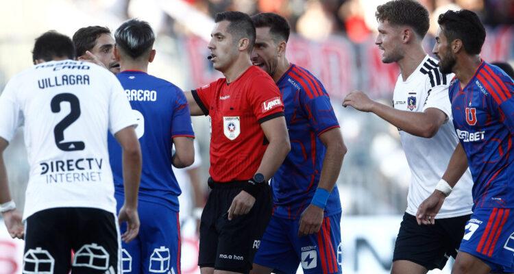 Cristián Garay en superclásico foto de contexto