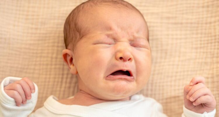 ¿Es bueno dejar llorar a un bebé? La evidencia que desmiente un mito de crianza que persiste hasta hoy