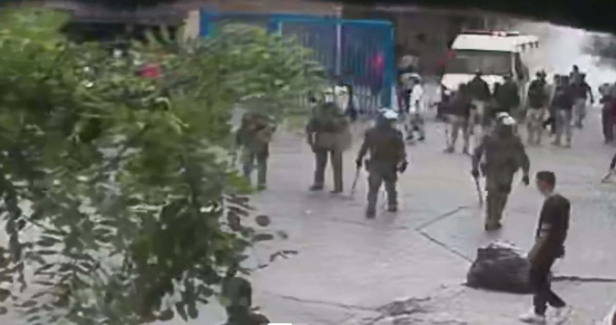 Delincuentes botan reja perimetral en barrio Meiggs: un detenido