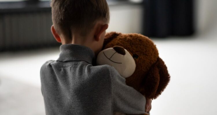 “La peor pesadilla”: El calvario de los niños con “Alzheimer infantil”, enfermedad extremadamente rara