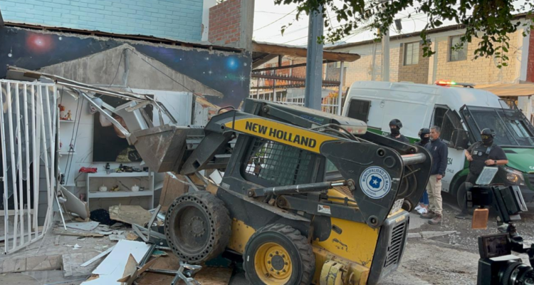 “Janito por siempre”: comienza demolición de narcomausoleos en Maipú para combatir tráfico de drogas