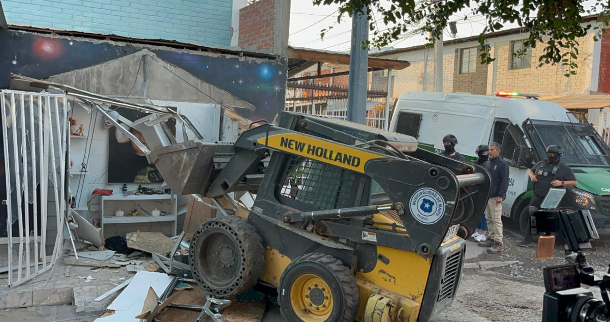 “Janito por siempre”: comienza demolición de narcomausoleos en Maipú para combatir tráfico de drogas