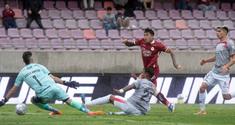 Deportes La Serena venció a Unión La Calera en La Liga de Primera