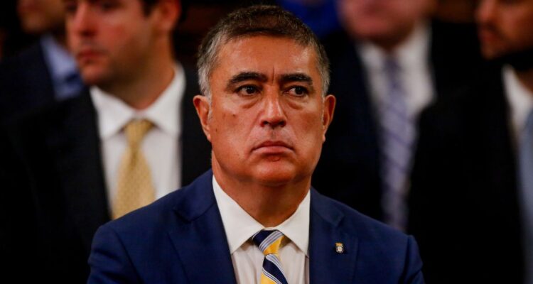 Mario Desbordes renuncia a Renovación Nacional tras décadas de militancia