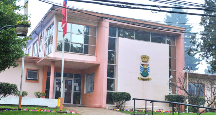 Municipio de Chiguayante desvincula a 50 funcionarios del área de la salud