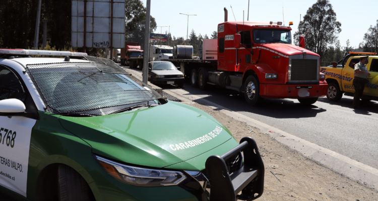 Detenido agredió a carabinero, escapó de vehículo policial, fue atropellado y murió en Valparaíso