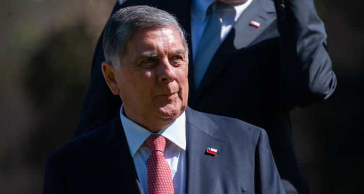 Alvarado defiende eventual indulto a uniformados condenados por estallido: “Se revisará caso a caso”