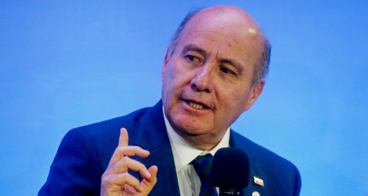 Ministro Quiroz confirma que este lunes firmará oficio para reducir gasto de ministerios en 3%