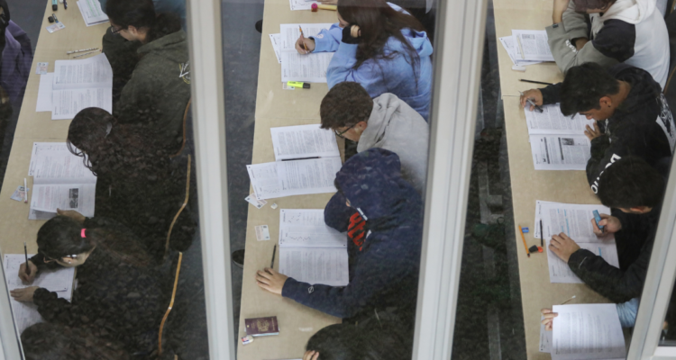 Gobierno notificará a deudores del CAE con altos ingresos: no descartan cobros desde cuentas bancarias