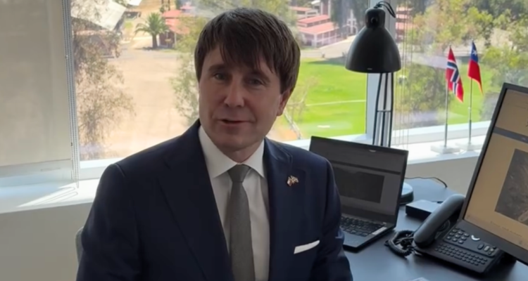 Embajador de Noruega por financiamiento a comunidades Lafkenches: “No refleja la postura del gobierno”