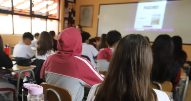 Estudiantes en sala de clases
