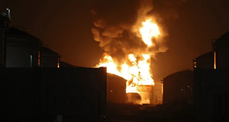 EEUU ejecutó un poderoso bombardeo contra Irán: vital isla petrolera iraní fue atacada, afirma Trump