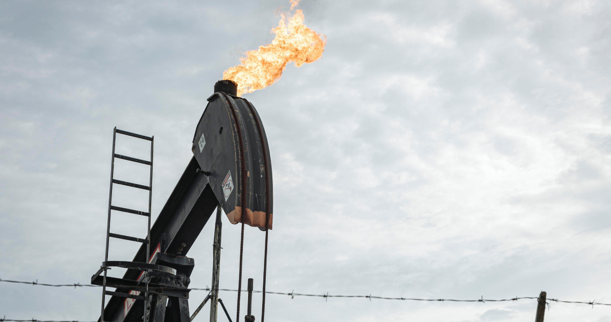 El barril de petróleo sube con fuerza por máxima tensión en Medio Oriente tras los ataques a Irán