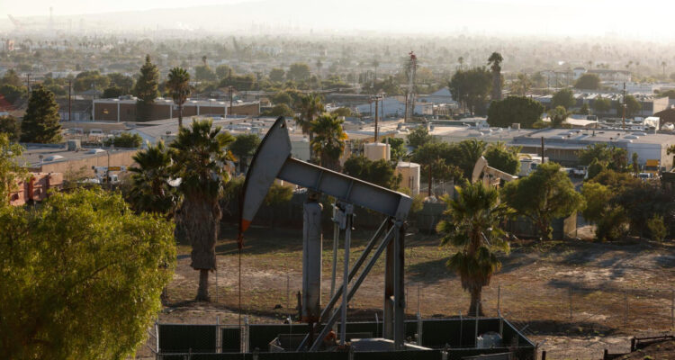 El petróleo de Texas se dispara más de un 8% en su segunda sesión en medio de la ofensiva a Irán