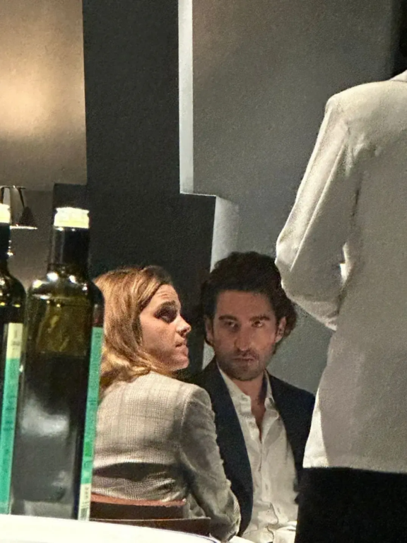 Emma Watson junto a Gonzalo Hevia Baillères
