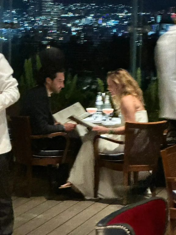 Emma Watson junto a Gonzalo Hevia Baillères