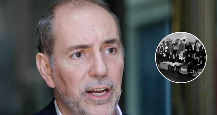 Escolares protestan al borde de andén del Metro: De Grange lo califica de “grupito chico” y “matonaje”