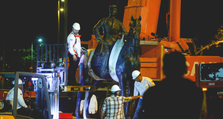 Estatua de general Baquedano regresa a Plaza Italia