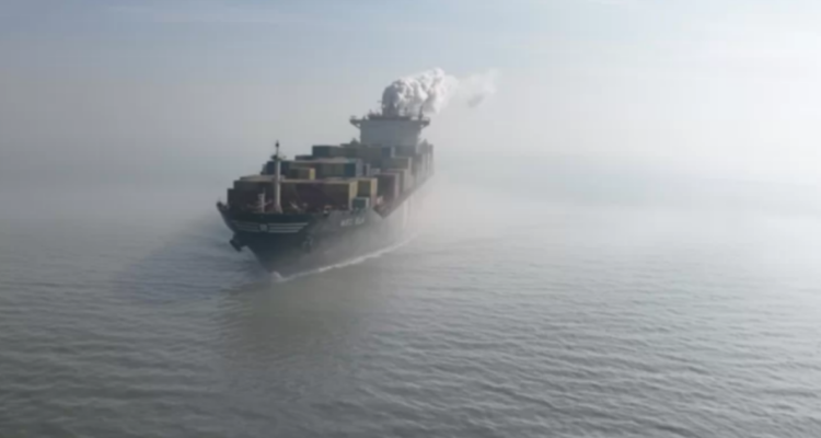 Tras amenaza de Trump: Irán afirma que estrecho de Ormuz está abierto, "excepto para enemigos"