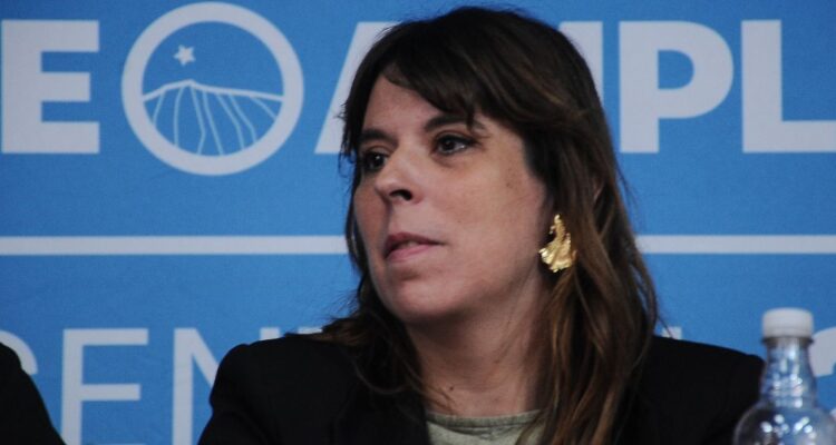 FA se declara "en alerta" ante administración Kast: "Al parecer está pasando gato por liebre"