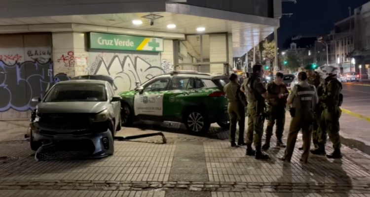 Dos detenidos tras robo a farmacia en Las Condes: persecución terminó en Recoleta