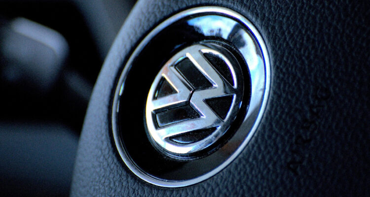 La financiera de Porsche Volkswagen en Chile presenta demanda por fraude que le costó $244 milllones