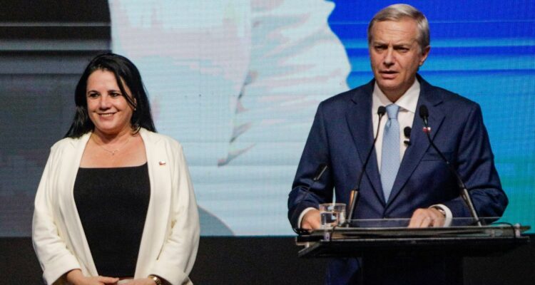 Kast exculpa a Steinert de salida de jefatura de la PDI: “El director general le solicitó la renuncia”