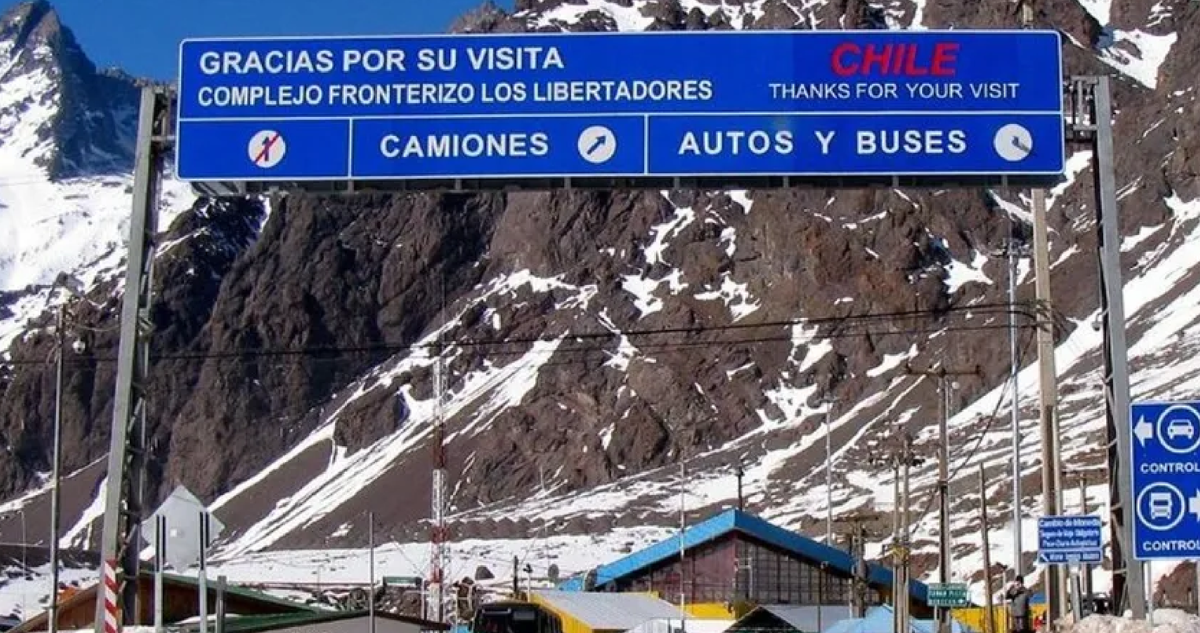 Contraloría detecta fallas en paso Los Libertadores: autos pueden entrar a Chile por carril de salida