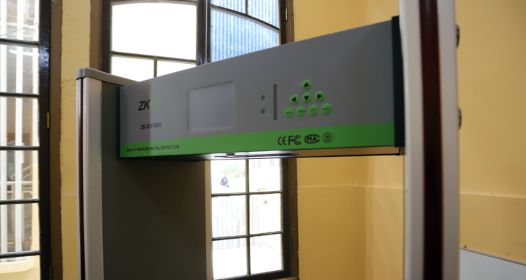 La Araucanía da inicio al año escolar con dos detectores de metales en colegios de la zona