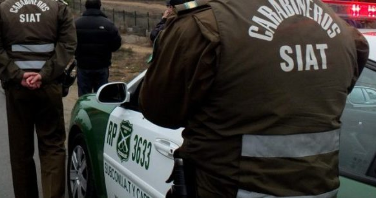Altercado vial termina con joven conductora golpeada y atropellada en Valparaíso: está en riesgo vital