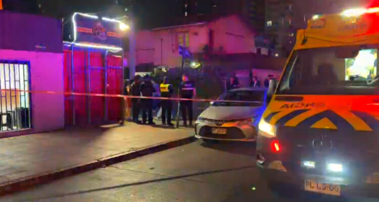 Funcionario de la PDI frustra asalto y balea a dos delincuentes en local de comida en Estación Central