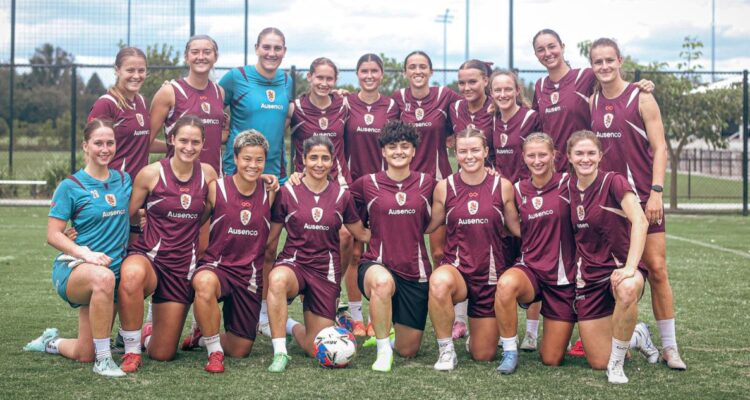 Dos futbolistas de Irán refugiadas en Australia entrenan con equipo local y selección viaja a Omán