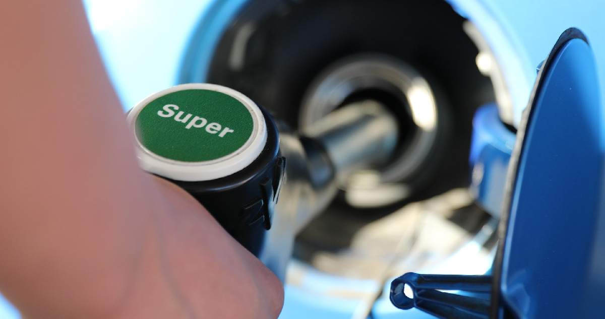 La gasolina en EEUU sube de los US$4 por galón y toca su precio más alto desde 2022