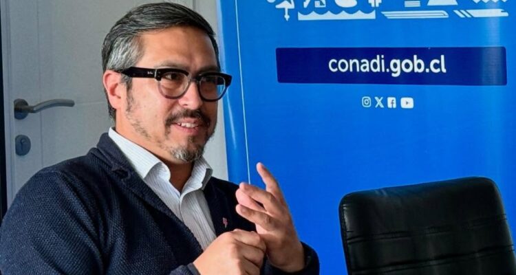 Gobierno pide renuncia a director de Conadi