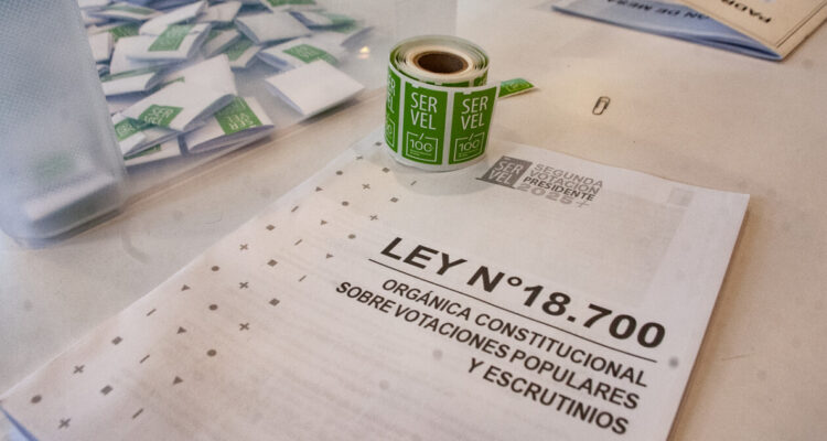 Gobierno propone "salvataje" que permitiría a partidos en riesgo fusionarse para sobrevivir