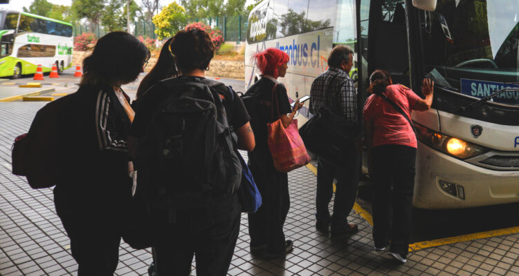 Gremio de transporte interurbano alertan fuerte alza en pasajes tras subida en combustibles