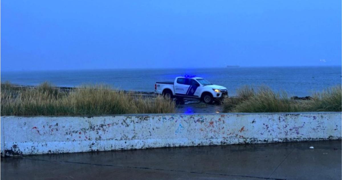 Hallan cuerpo de mujer en Porvenir que podría vincularse a joven extraviada en Estrecho de Magallanes
