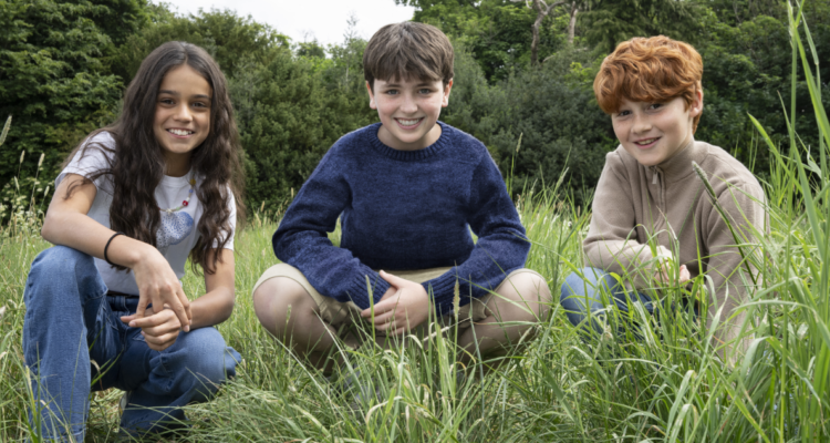 Niños actores de la serie de Harry Potter (Dominic McLaughlin interpretará a Harry Potter, Arabella Stanton dará vida a Hermione Granger y Alastair Stout asumirá el papel de Ron Weasley)