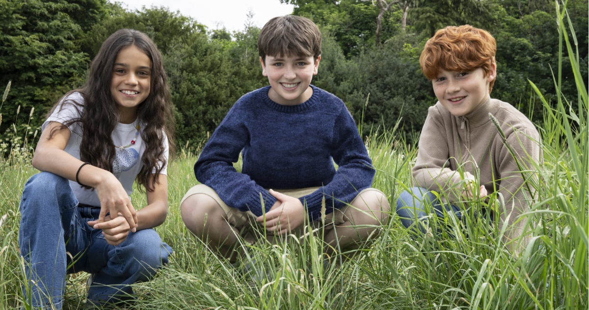 Niños actores de la serie de Harry Potter (Dominic McLaughlin interpretará a Harry Potter, Arabella Stanton dará vida a Hermione Granger y Alastair Stout asumirá el papel de Ron Weasley)