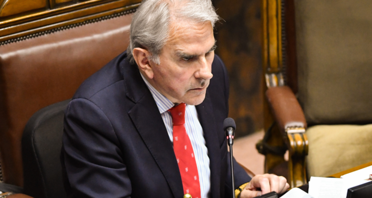 Senador Moreira (UDI) desmiente a Boric y apunta a postergar votación por Sala Cuna: "No hay acuerdo"