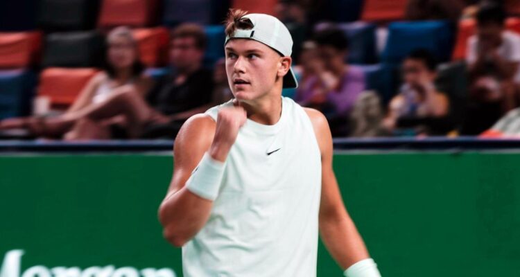 Holger Rune sigue varado en Qatar junto a familia y equipo.